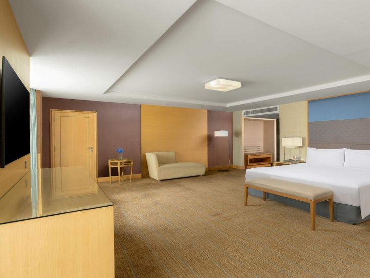 Holiday Inn Bangkok Silom