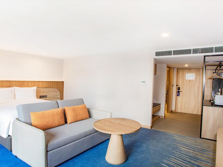 Holiday Inn Express & Suites Bangkok Central Pier